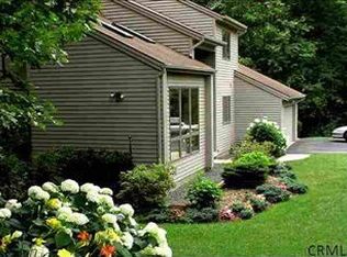 4 Nottingham Way N, Clifton Park, NY 12065