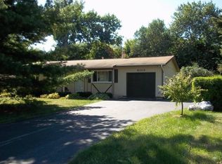 6503 Silver Lake Rd, Cary, IL 60013