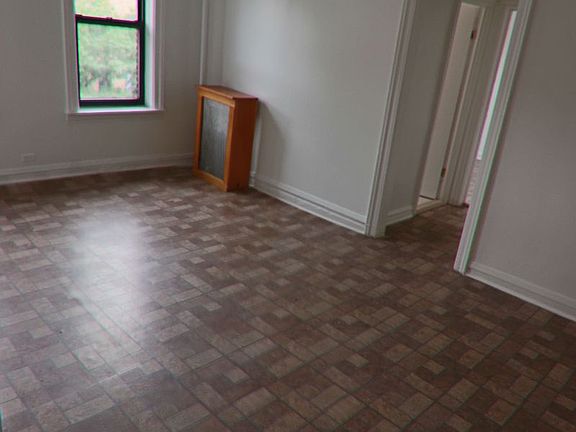 4th image of 240 Wadsworth Ave APT 33