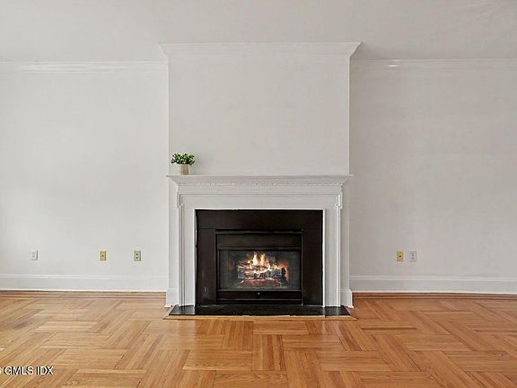4th image of 25 W Elm St APT 51