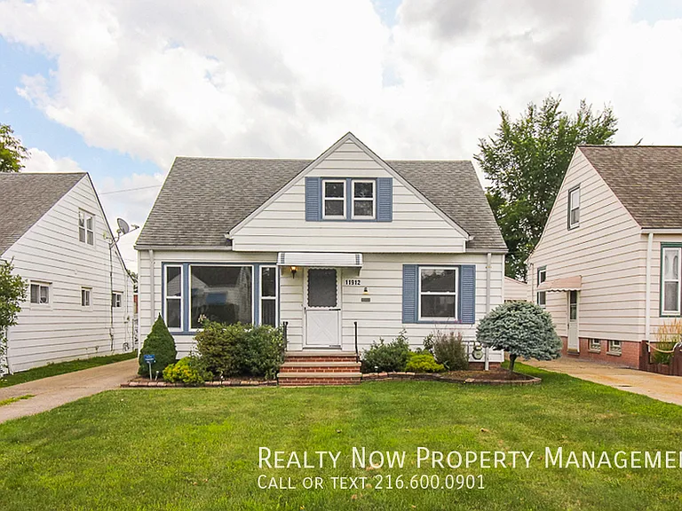 11912 Derby Ave — Photo 1