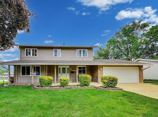 100 Kenilworth Ave, Elk Grove Village, IL 60007