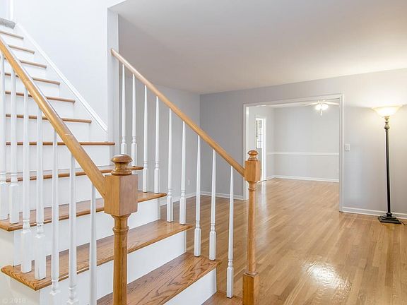 4th image of 205 Pine Dr