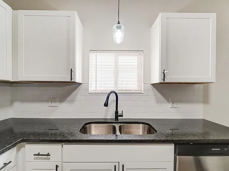 294 Dakota Ave — Photo 12