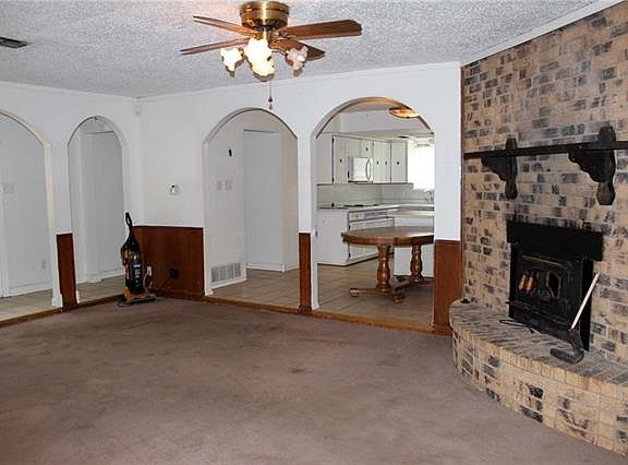 4th image of 1606 Paris Dr