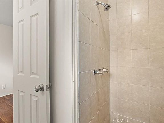 4th image of 3212 Montrose Ave #1/2