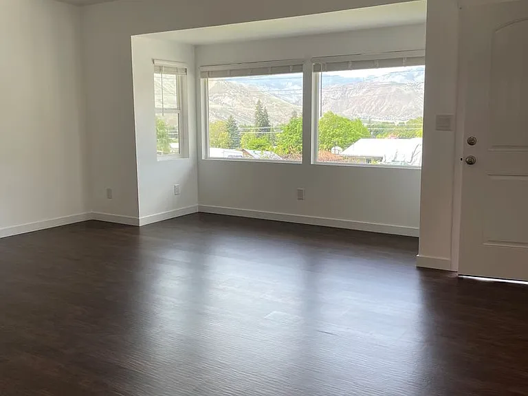 31 S Lee Ct — Photo 2