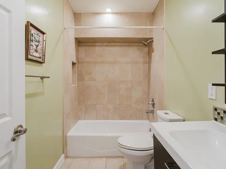 336 W Lexington Dr — Photo 24