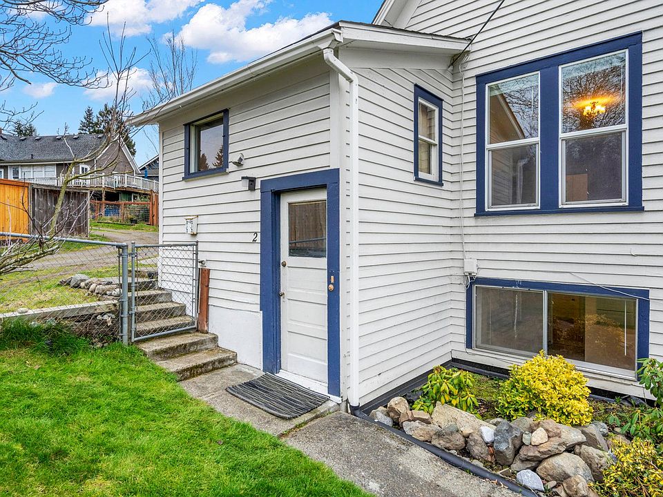 Separate entrance to apartment