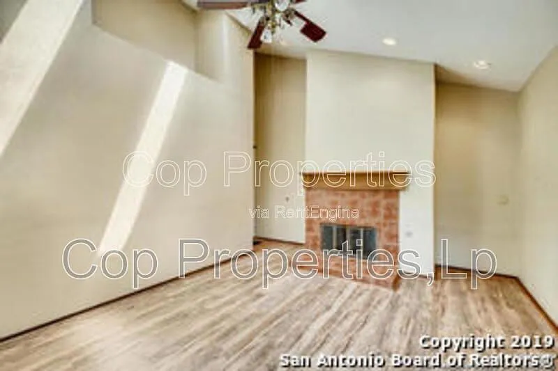 2 bed, 1.0 bath, $1,025 — Photo 3