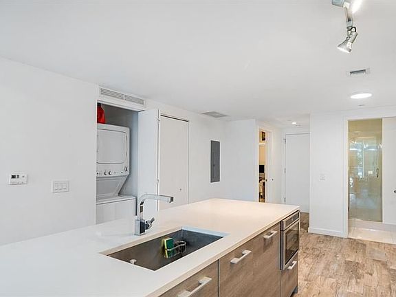5th image of 650 NE 32nd St Unit 702
