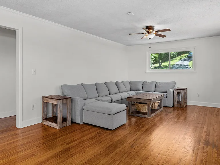 969 Henderson Ave — Photo 14
