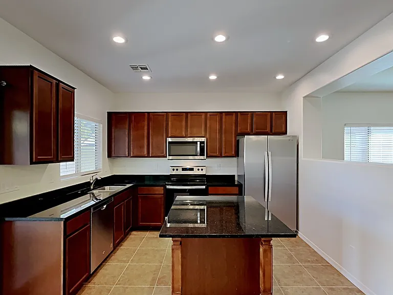 868 W Basswood Ave — Photo 3