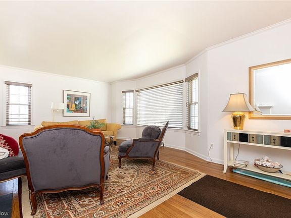 5th image of 2350 Beachwood Blvd