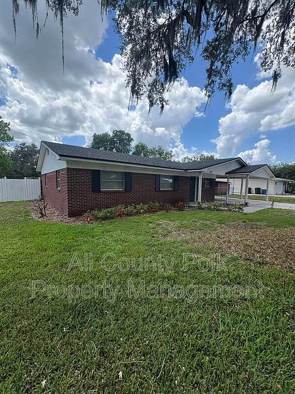 4 bed, 2.0 bath, 1515 sqft, $2,395 — Photo 2