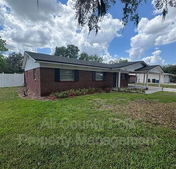 2255 E Helen Cir — Photo 2