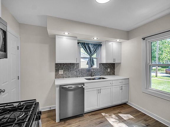 4th image of 2756 Howard St