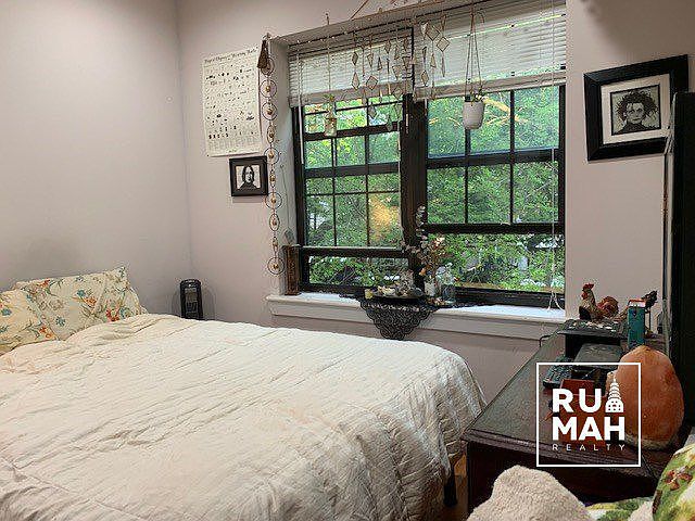 1st image of 586 Bainbridge St #22