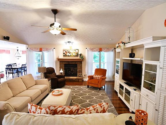 4th image of 84 Deer Valley Dr