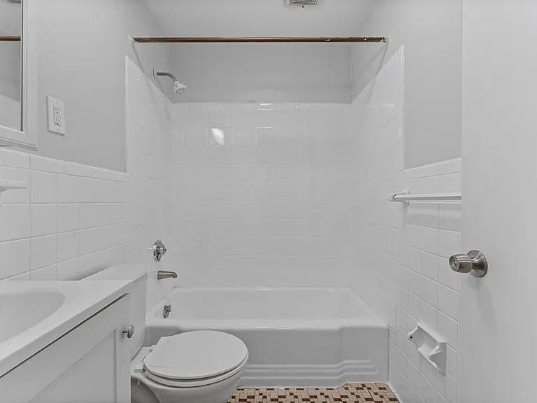 580 Cummins Hwy #16 — Photo 5