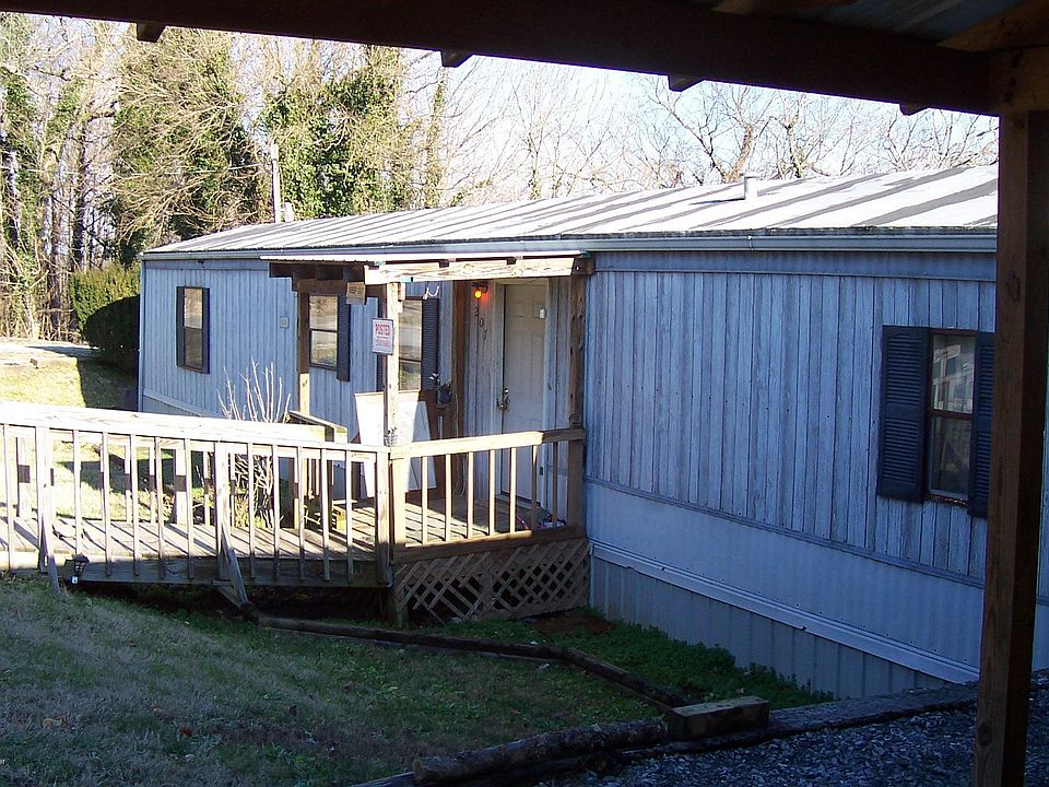 2nd image of 207 Center St