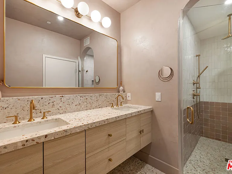 2204 Fox Ln — Photo 14