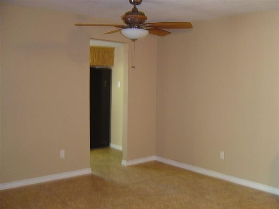 3rd image of 3714 N Creek Cir