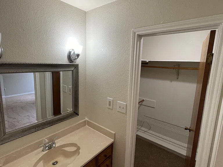 1305 James Cir — Photo 14