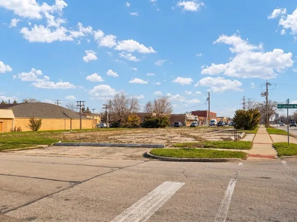 525 S Addison Rd, Addison, IL 60101