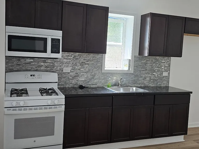 145 N 21st Ave #1 — Photo 3