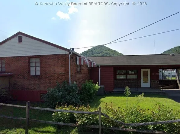 128 Willow St, East Bank, WV 25067