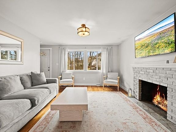 2nd image of 34 Hitchcock Ln