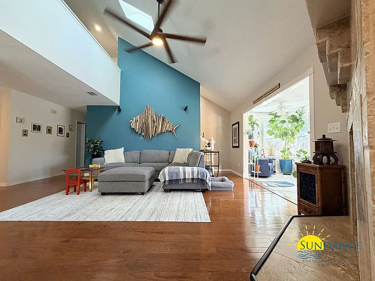 115 Long Pointe Dr — Photo 3