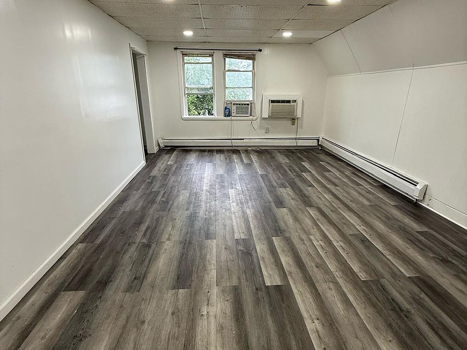 1st image of 132 Sambourne St Floor 3