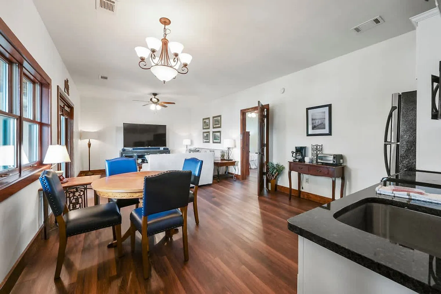 2 bed, 2.0 bath, 645 sqft, $4,845 — Photo 2