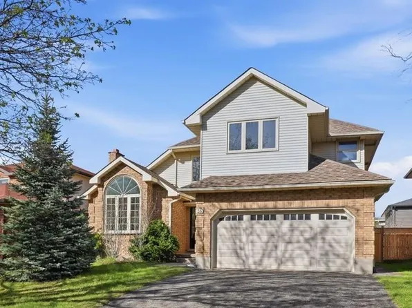 26 Robertson Cres, Kitchener, ON N2R 1E3