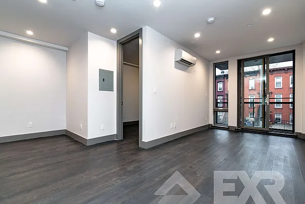 Rented by EXR | media 2