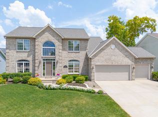 8 Greythorne Cir, Bloomington, IL