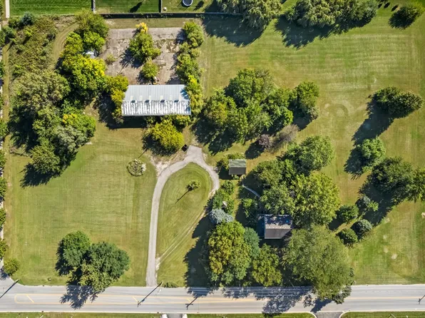 870 Simons Rd, Oswego, IL 60543