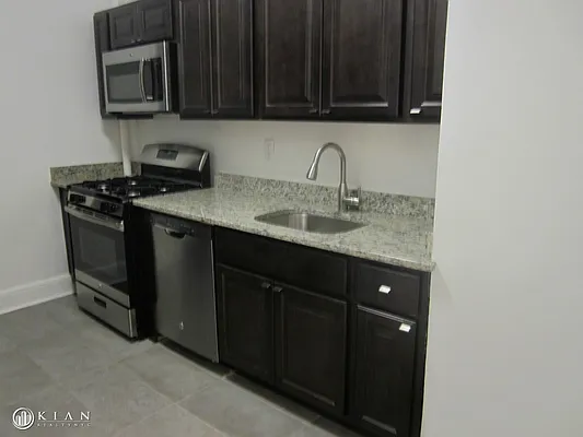 Rented by Kian Realty | media 10