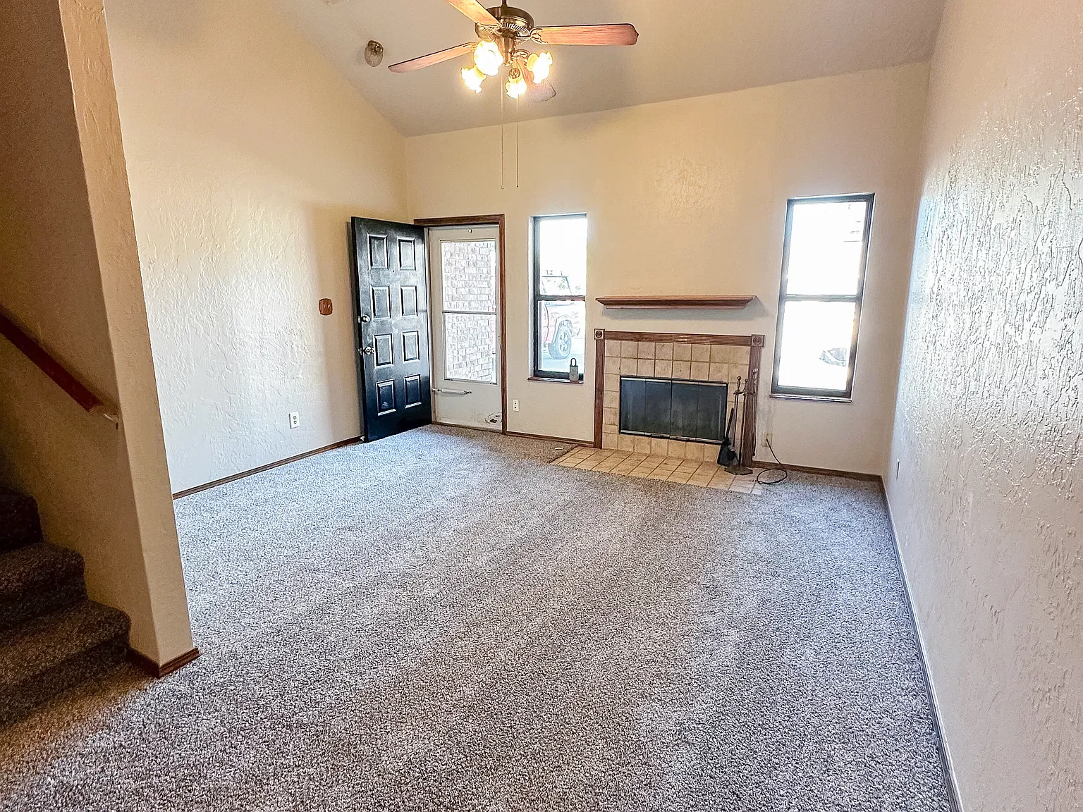 2 bed, 1170 sqft, $695 — Photo 2