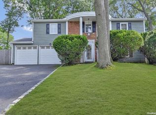 44 Hewes St, Port Jefferson Station, NY 11776