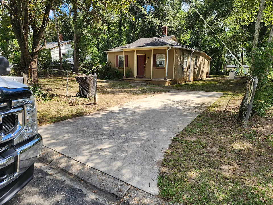 2013 Holmes St