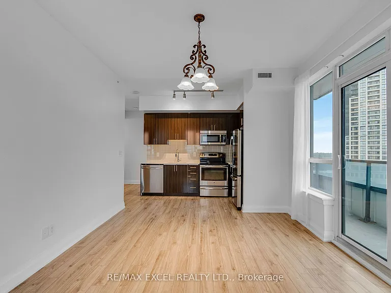 7161 Yonge St #625 — Photo 17