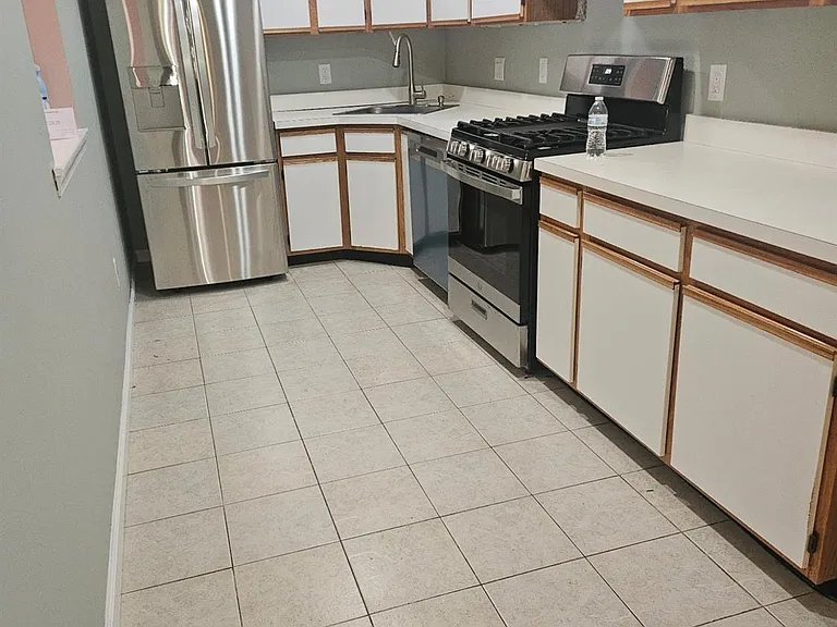 316 Ventnor Ct — Photo 3