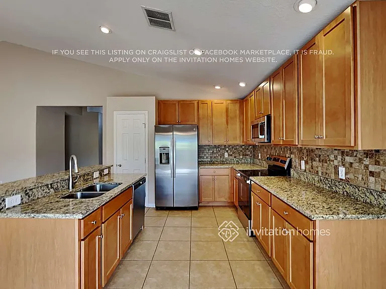 723 Berwick Dr — Photo 6