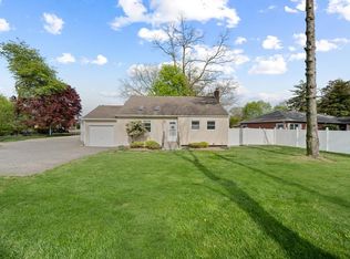 396 Depot Rd, Huntington Station, NY 11746