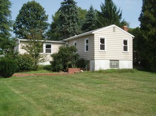 3749 Hemphill Rd, Barberton, OH 44203