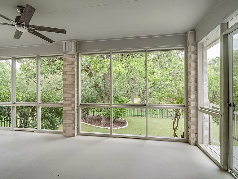 218 E Creekview Dr — Photo 12