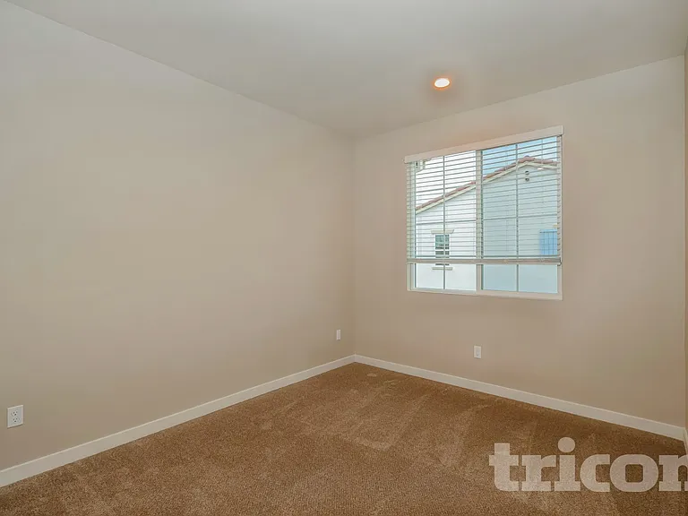 10571 Vina Ct — Photo 10